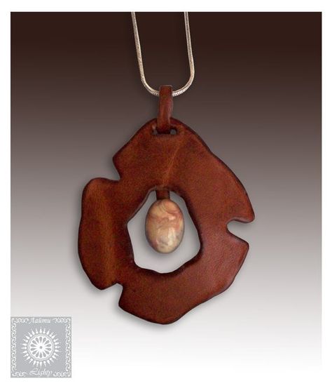 Leather Necklace Pendant, Brown Leather Necklace, Agate Stone Necklace, Leather Pendant, Jewelry Editorial, Jewerly Designs, Leather Jewellery, Leather Projects, Jewelry Pendant