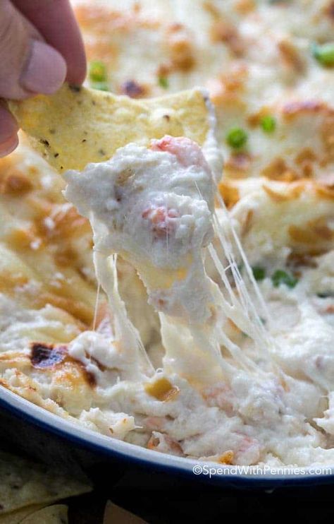 Crab Rangoon Dip is rich, creamy and totally cheesy! This easy crab dip recipe is going to become your party go to... top it with fried egg roll strips for a little bit of crunch! Baked Crab Dip, Creamy Crab Dip, Rangoon Dip, Crab Appetizer, Wonton Chips, Crab Rangoon Dip, Appetizers Easy Dips, Restaurant Appetizers, Dip Recipes Appetizers