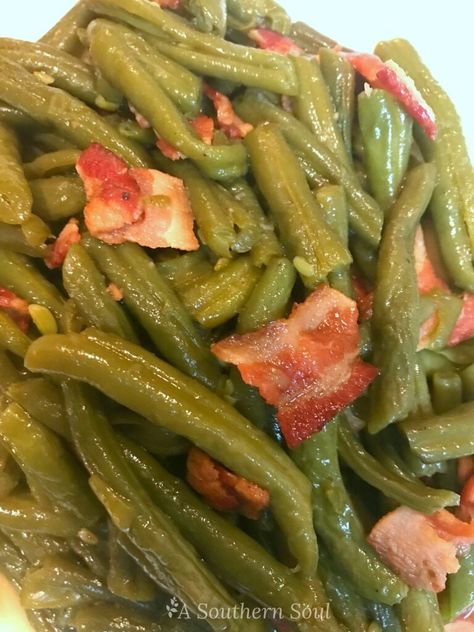 southern style green beans with bacon Soul Food Green Beans, Southern Green Beans Recipe, Country Green Beans, Southern Green Bean Recipes, Southern Style Green Beans, Southern Green Beans, Green Beans Side, Southern Greens, Green Beans Recipe