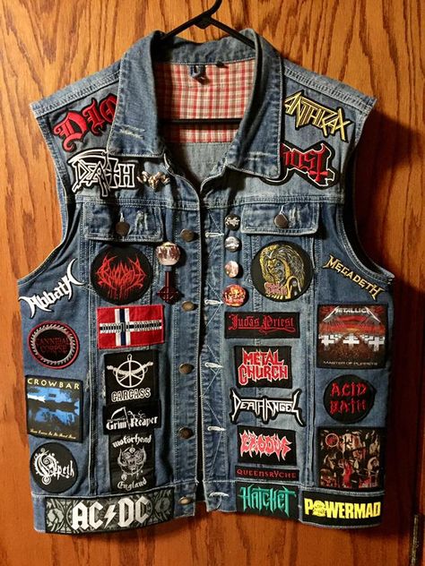 Battle Vest Heavy Metal, Battle Vest Ideas, Battle Jacket Metal, Battle Jacket Ideas, Punk Battle Jacket, Metal Vest, Patched Jacket, Folk Punk, Battle Jackets