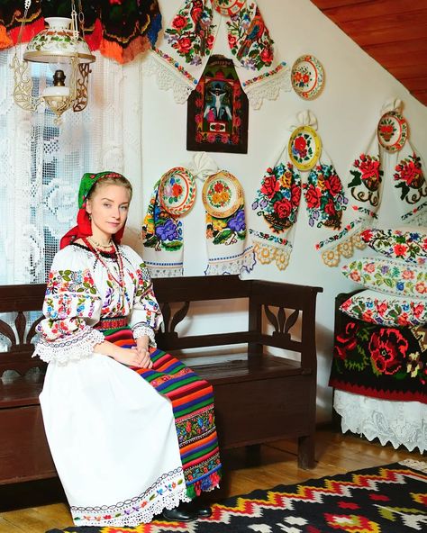 Romania | Traditional Romanian Clothing | silviafloareatoth Romania Clothes, Romanian Girl, Romanian Clothing, Romanian Women, National Clothes, Folk Dresses, Folk Fashion, Folk Costume, World Cultures