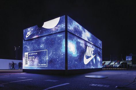 Nike pop-up store Nike Event, Golden Wolf, Nike Snkrs, Street Marketing, Projection Mapping, Hybrid Design, Retail Experience, Communication Art, Nike Brand