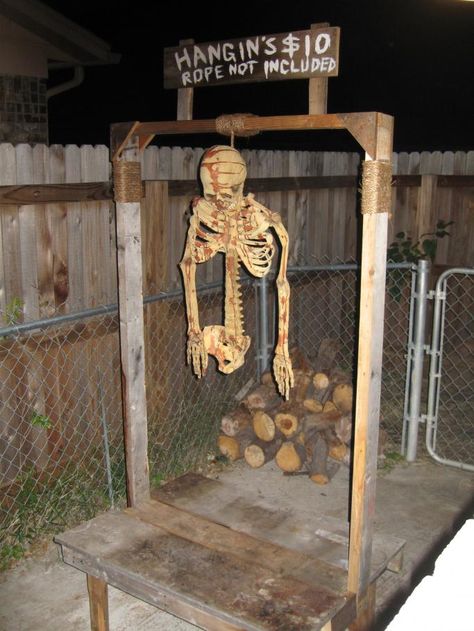 Halloween Decorations Ideas, Halloween Diy Outdoor, Halloween Activities For Kids, Craft Paint, Halloween Yard, Creepy Halloween, Halloween Activities, Couple Halloween, Halloween Props