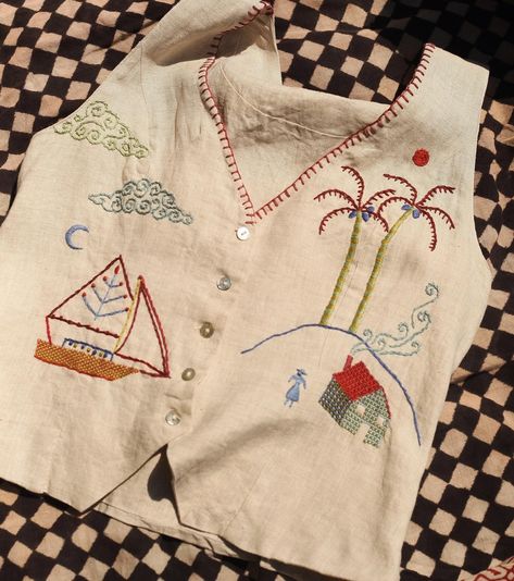 Embroidery On Old Clothes, Simple Line Embroidery, Patchwork On Clothes, Sewing Linen Clothes, White Shirt Embroidery Ideas, Embroidered Clothes Diy, Small Embroidery Ideas, Linen Sewing Patterns, Hand Embroidered Clothes