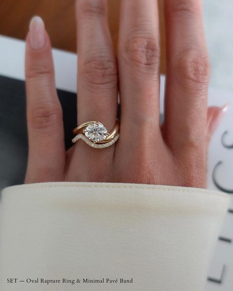 Promise Engagement Wedding Ring Set, Gold Wedding And Engagement Rings, Rapture Ring, Unrealistic Wishlist, Sister Rings, Ring Inspo, Cute Engagement Rings, Future Engagement Rings, Cvd Diamond