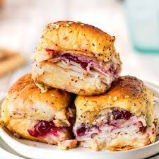 Friendsgiving Food Ideas Main Dish, Sandwich Meals, Thanksgiving Luncheon, Sandwich Bites, Bagel Recipes, Turkey And Cranberry, Fall Lunch, Baked Sandwiches, Cranberry Turkey