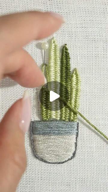 Textile Embroidery Art, Woven Picot Stitch, Embroidery Stitch Tutorial, Filling Stitches Embroidery, Slow Stitching Ideas Hand Embroidery, Embroidery Succulent, Unique Embroidery Ideas, Embroidery Flowers Tutorial, Succulent Embroidery