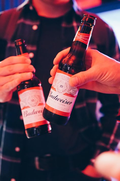 two persons holding white Budweiser bottles photo – Free Alcohol Image on Unsplash Hangover Tips, Beer Ingredients, Vodka Wine, Malt Beer, Beer Pictures, Beer Cheers, Natural Preservatives, How To Make Beer, Bud Light