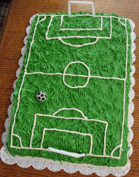 Soccer Field Cake, Baseball Field Cake, Cake Diy Easy, Hulk Birthday Cakes, Soccer Birthday Cakes, Hulk Birthday, Diy Birthday Cake, Soccer Birthday Parties, Texas Sheet Cake