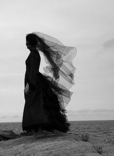 The Woman In Black, Salou, Corpse Bride, Black Veil, Dark Photography, Dark Beauty, Long Black, White Photography, 그림 그리기