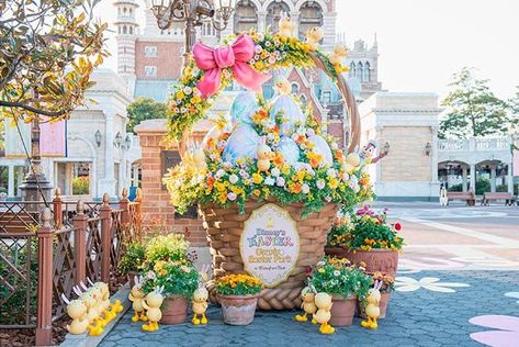 Celebrate Easter at Home with These DIY Disney Activities! Easter Floats Parade, Easter Parade Float Ideas, Disney Easter Decor, Easter Basket Photography, Easter Window Display Paint, Easter At Disney World, Neighborhood Events, Easter Village, Easter Yard Decorations