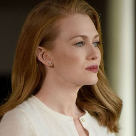 Mireille Enos, Fall Tv Shows, Olivia Pope Style, Stylish Office Wear, Business Dress Women, Fall Tv, Female Led, Shonda Rhimes, The Catch