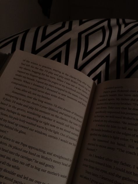 Reading Book At Night Aesthetic, Late Night Book Reading Aesthetic, Novel Pictures Aesthetic, Night Reading Instagram Story, Night Book Reading Snap, Reading Novel Aesthetic, Aesthetic Novel Picture, Novel Reading Aesthetic, Late Evening Aesthetic