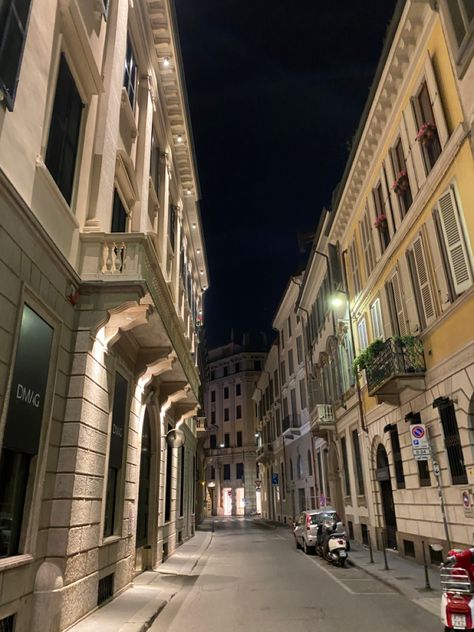 Living In Milan Aesthetic, Milan At Night, Italy Aesthetic Milan, Milan Aesthetic Night, Milan Aesthetic Girl, Milano At Night, City Life Milano, Italy Aesthetic Girl, Milan Nightlife