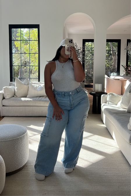 Plus Size Baggy Jeans Outfit Aesthetic, Jean Chic Outfits, Plus Size Cargo Jeans Outfit, Plus Jeans Outfit, Plus Size Day Drinking Outfit, Mum Jeans Outfit Street Style, Curve Fashion Outfits, Spring 2024 Fashion Trends Plus Size, Jeans Outfit Summer Plus Size