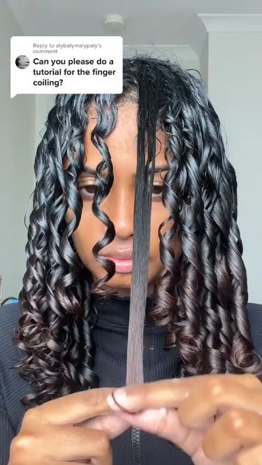 Finger Coils Hairstyle, How To Get Beautiful Curls, Curl Hair Types, Curly Hair Finger Coil, Finger Coiling 4c Hair, How To Make A Curly Hair, Finger Coil Tutorial, How To Do Finger Coils Natural Hair, How To Make Perfect Curls