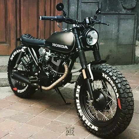 Ride of the day #caferacer #scrambler Honda Cafe Racer, Motocykle Harley Davidson, Sepeda Bmx, Mobil Off Road, Sepeda Retro, Harley Gear, Мотоциклы Harley Davidson, Honda Scrambler, Moto Scrambler