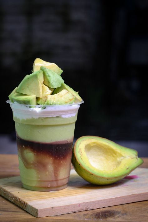 Milkshake with avocado pieces, in plasti... | Premium Photo #Freepik #photo #food #green #table #fruit Avocado Juice Photography, Jus Alpukat Aesthetic, Jus Alpukat Cup, Smoothie Avocado, Fruit Shake, Avocado Milkshake, Coffee Ingredients, Resep Smoothie, Singapore Food