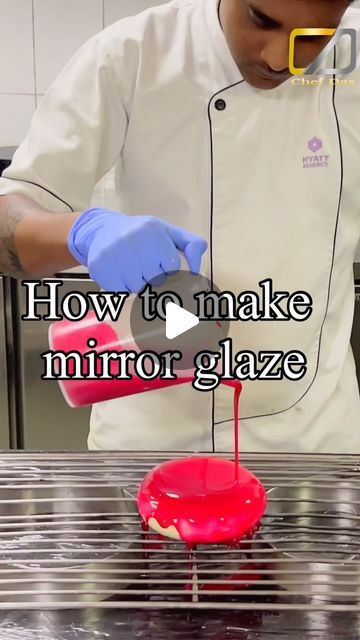 Mirror Glaze Recipe How To Make, How To Make Cake Glaze, Glazed Cakes Mirror, How To Make Mirror Glaze, Christmas Mirror Glaze Cake, Mirror Cake Glaze, Mirror Glaze Cake Video, Mirror Glaze Icing, Easy Mirror Glaze Recipe