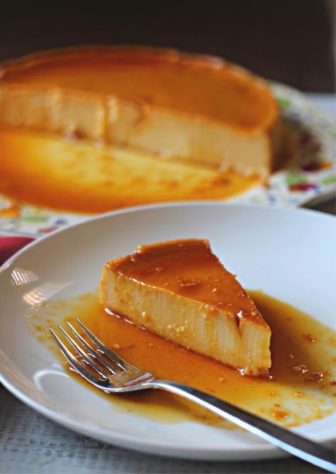 Cream cheese flan is a crowd pleaser. A bit firmer than regular flan, but not as thick as typical cheesecake, you’ll get rave reviews as your guests lick their plates. The end result is a cream cheese custard topped with a decadent layer of beautiful amber colored homemade caramel. It's beautiful and it's rewarding. A perfect flan dessert recipe for the holidays. #creamcheese #recipe #cheesecake Perfect Flan, Cream Cheese Custard, Cheese Flan Recipe, Cream Cheese Flan, Cheese Flan, Baking Cheesecake, Flan Dessert, Recipe Cheesecake, Flan Recipe