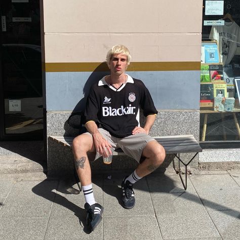 Blokette Core Men, Blockcore Outfit Men Aesthetic, Blokecore Outfits Men, Bloke Core Outfits Men, Blokecore Man, Vintage Football Jersey Outfit, Football Jersey Outfit Mens, Blokecore Outfits, Hooligans Style