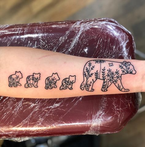 Bear And Cubs Tattoo Mothers, Mama Bear And 3 Cubs Tattoo, Mama Bear Tattoo Cubs, 3 Daughters Tattoo For Mom, Mother Bear Tattoo, Mom And Kids Tattoo Ideas, Bear With Cubs Tattoo, Tattoos For Moms With Kids Sleeve, Mama Bear Baby Bear Tattoo