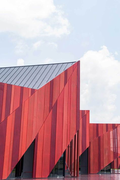 Red Facade Architecture, Red Architecture, Metal Building Designs, Twin Photography, Urban Housing, Home Building Tips, Red Hill, Building Plans House, Urban Architecture