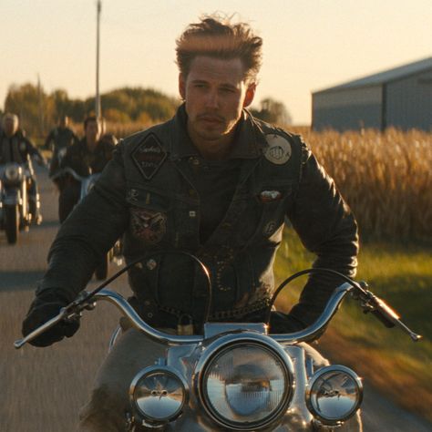 #AustinButler has reached a crossroads in the new trailer for Jeff Nichols' 'The Bikeriders.' Head to our link in bio to watch. 📷: 20th… | Instagram The Bikeriders, Boyd Holbrook, Motorcycle Gang, 20th Century Studios, Robin Wright, Biker Gang, London Film Festival, Jodie Comer, Jake Paul