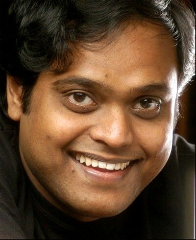 Harris jayaraj Harris Jayaraj Images, Harris Jayaraj Aesthetic, Harris Jayaraj, James Bond Actors, Cute Movie Scenes, Movie Stills, Tamil Movies, Gallery Frame, James Bond