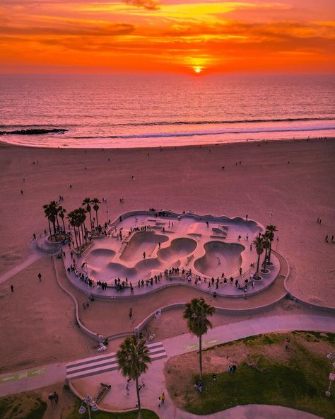 Happy Sunday! Ready to shred at Venice Skate Park? 🛹 Before hitting the ramps, fuel up with a delicious breakfast or coffee at Dogtown Coffee. It’s the perfect start to an epic day of skating! ☕️🍳 

📷 @iteeezy

#SundayFunday #VeniceSkatePark #DogtownCoffee #SkateLife #SantaMonica #CoffeeLovers Chilli Peppers, Delicious Breakfast, Skate Park, Venice Beach, Sunday Funday, Red Hot, Yummy Breakfast, Happy Sunday, Santa Monica