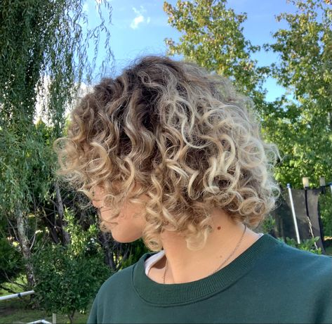 Perm Hairstyles Men Long, Men’s Blonde Curly Hair, Men Long Hair Blonde Highlights, Curly Blond Hairstyles Men, Long Curly Hair Highlights Men, Men Curly Blonde Hair, Blond Curls Men, Blonde Perm Men, Blonde Highlights Curly Hair Men