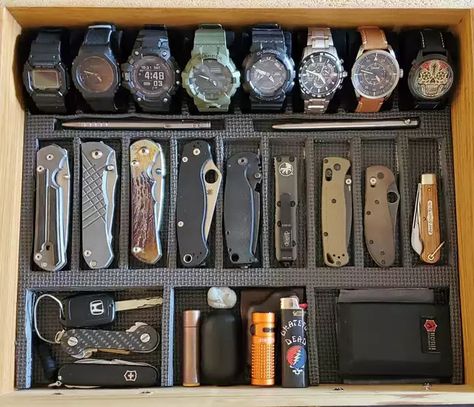 Made An EDC Drawer Organizer. It's Not Perfect But I Like It. - Imgur Utilitarian Aesthetic Home, Tactical Gear Room, Edc Storage, Schul Survival Kits, Tactical Gear Storage, Home Inspo Living Room, Gear Room, Edc Carry, Edc Gadgets