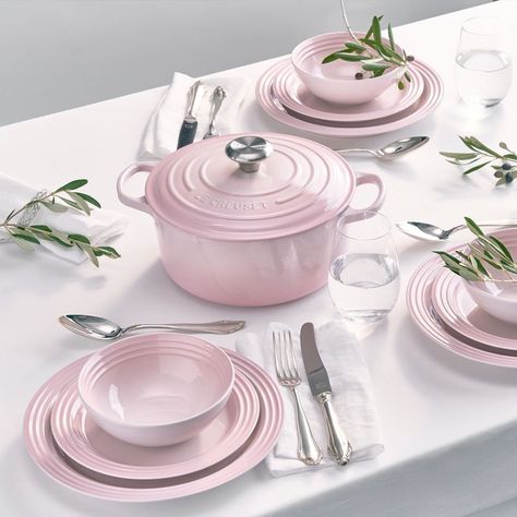 Le Creuset Aesthetic, Le Creuset Pink, Le Creuset Kitchen, Pink Dishes, Aesthetic Kitchen, Shell Pink, Antique Kitchen, Cute Kitchen, Barbie House