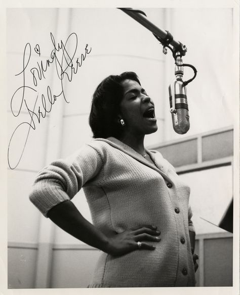 Vintage Microphone Aesthetic, Singing Into Microphone, Microphone Aesthetic, Black Hollywood Glamour, Della Reese, Jazz Artists, Gospel Singer, Vintage Black Glamour, Black Hollywood