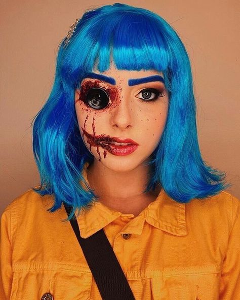 Caroline Makeup Halloween, Coraline Halloween Costume, Coraline Makeup, Funny Group Halloween Costumes, Halloween Costumes Women Scary, Halloween Makeup For Kids, Monster Makeup, Up Halloween Costumes, Creepy Halloween Makeup