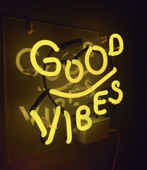 Neon yellow good vibes sign Yellow Aesthetic Quotes, Aesthetic Doodles, Sign Aesthetic, Neon Signs Quotes, Neon Quotes, Neon Wall Art, Black And White Picture Wall, Yellow Neon, Neon Aesthetic