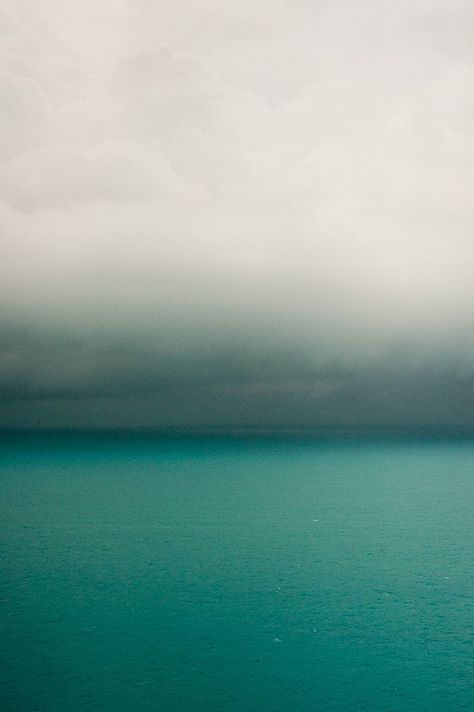 Haus Am See, Ocean Water, Into The Wild, White Clouds, Jolie Photo, Sea And Ocean, Pics Art, 그림 그리기, Design Branding