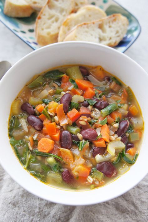 This gluten free minestrone soup recipe includes a lot of vegetables- carrots, celery, zucchini, spinach, green bell peppers and red bell peppers. I added red kidney beans for extra protein and I swapped the pasta for farro, hence why it's a hearty minestrone soup. Gluten Free Minestrone Soup, Gluten Free Minestrone, Minestrone Soup Recipe, Carrots Celery, Spicy Ramen, Cold Weather Food, Extra Protein, Cooking Tomatoes, Minestrone Soup