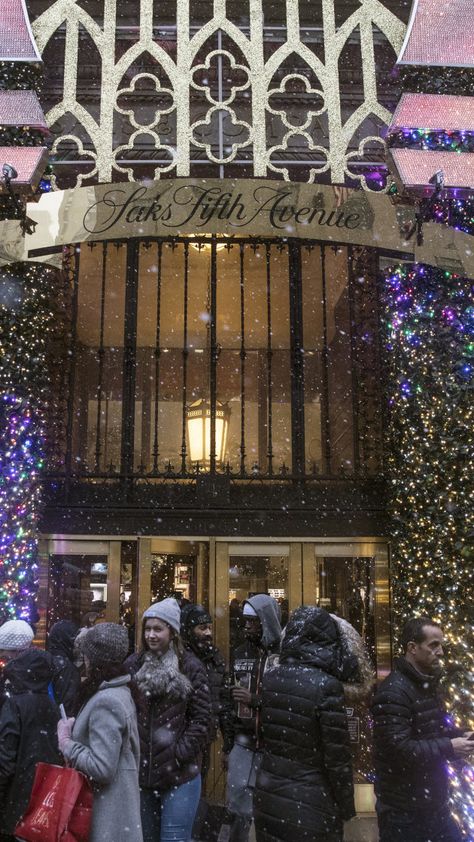 Saks Fifth Avenue Nyc, Broadway Dancers, Christmas Light Displays, New Amsterdam, New York City Travel, Watch Live, New Holland, Big City, City Travel