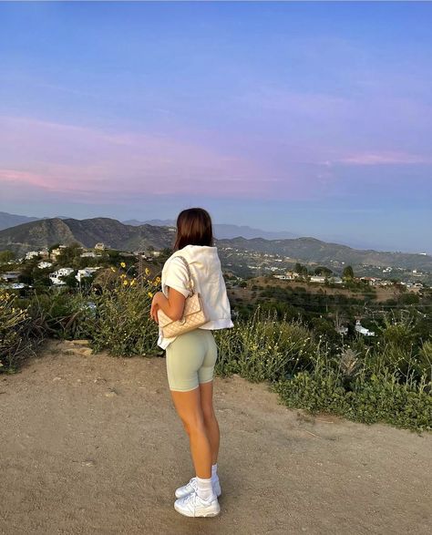 La Style Outfits Los Angeles, Los Angeles Style Outfits, Los Angeles California Outfits, Los Angeles Outfits Summer, Los Angeles Aesthetic Outfit, Hiking Aesthetic Outfit, Fashion Inspo Aesthetic, Los Angeles Sunset, California Hiking