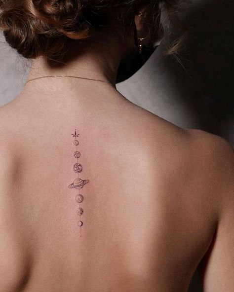 Single needle solar system tattoo on the upper back Minimal Solar System Tattoo, Earth Related Tattoos, Universe Tattoo Back, Universe Inspired Tattoos, Fine Line Solar System Tattoo, Universe Spine Tattoo, Small Solar System Tattoo, Solar Tattoo Designs, Spine Tattoos Space