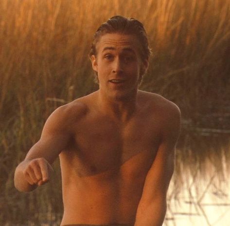 ryan gosling the notebook Ryan Gosling The Notebook, Ryan Gosling Shirtless, Noah Calhoun, Movie Icon, Райан Гослинг, The Notebook, Ryan Gosling, Hot Actors, Smash Book