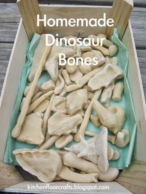 Dinosaur Week, Sick Toddler, Festa Jurassic Park, Dinosaur Books, Jurassic Park Party, Crafts Homemade, Dinosaurs Preschool, Dinosaur Activities, Dinosaur Crafts