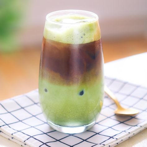 Indulge in the best of both worlds with a layered mixed iced matcha latte and espresso latte! Start with chilled matcha, add espresso, milk, and ice. Enjoy the delicious layers! ☕🍵 #LayeredLatte #MatchaEspressoDelight Iced Matcha Latte, Iced Matcha, Best Of Both Worlds, Matcha Latte, Matcha, Espresso, Milk, Good Things