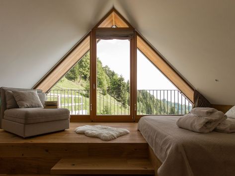 Off the grid chalet AstraMONTANA - VRBO Low Attic, Small Attic Room, Triglav National Park, Bungalow Ideas, Scandinavian Cabin, Modern Bungalow Exterior, Cabin Renovation, Tree House Plans, Attic House