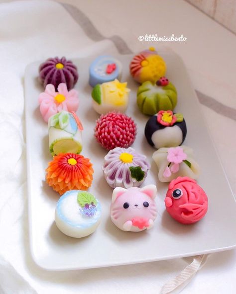 Wagashi Art, Japanese Wagashi, Japanese Food Art, Japanese Sweets Wagashi, Japanese Treats, Traditional Tea, Kawaii Dessert, Cute Baking, Japanese Sweet