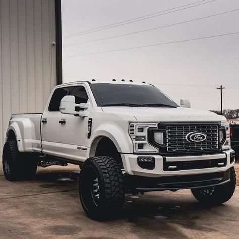 💯SUPERDUTYS ONLY💯 on Instagram: “2020 F-450 Limited with 6” Lift Mounted on 26” American Force Wheels Wrapped in 37x13.50R26 Fury Country Hunter M/Ts!💯🦾💎 ⠀⠀⠀⠀⠀⠀⠀⠀⠀ Credit:…” Lifted Ford Truck, Big Ford Trucks, Country Trucks, Cummins Trucks, Ford Trucks F150, Trucks Lifted Diesel, Dually Trucks, Dream Trucks, Motorcycle Garage