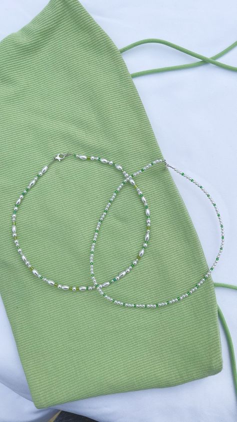 Sage Green Beaded Bracelet, Green Bead Jewelry, Beaded Green Necklace, Green Beaded Jewelry, Jewellery Diy Handmade, Green Bracelet Beads, Green Necklace Beads, Sage Green Jewelry, Pearl Necklace Ideas