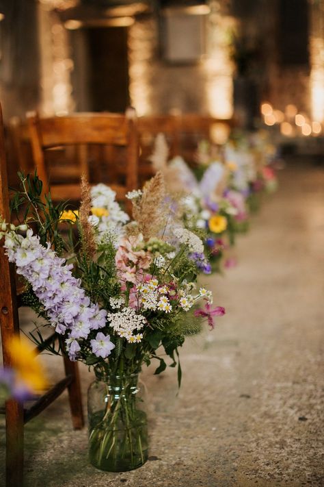 Pretty and colourful flowers in glass vases as aisle wedding decor made up of purple, pink, yellow and white wildflowers Wedding Aisle Decor, Wedding Isles, Aisle Flowers, Wedding Aisle Decorations, Wedding Skirt, Spring Wedding Flowers, Rock My Wedding, Aisle Decor, Wildflower Wedding