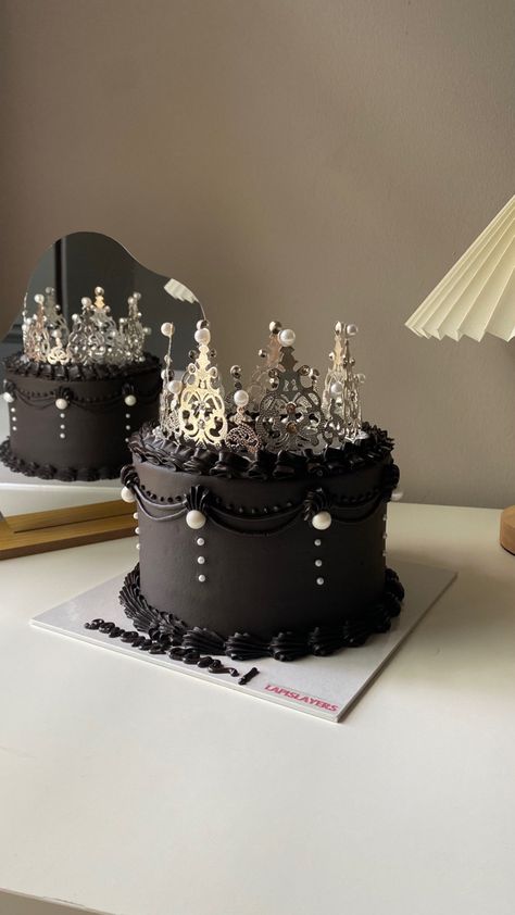 Dark Cake Aesthetic, Small Black Cake, Black Birthday Cake Aesthetic, Black Cake Aesthetic, Birthday Cake Aesthetic Black, Black Vintage Cake, Black Birthday Cake, 14th Birthday Cakes, Two Layer Cakes